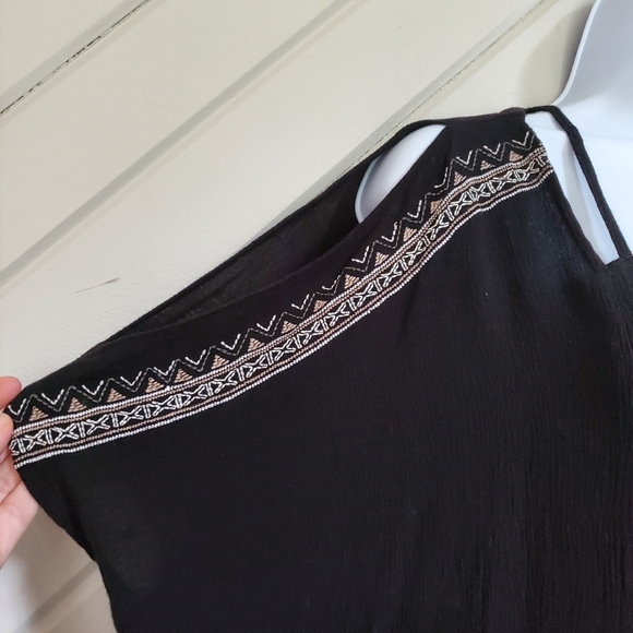 F21 Boho Crepey Cold Shoulder Tunic - Picture 2 of 8